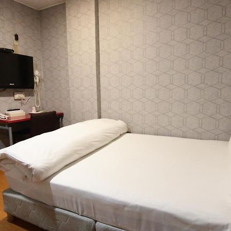 Baoshan Hotel Zhongli Bagian luar foto